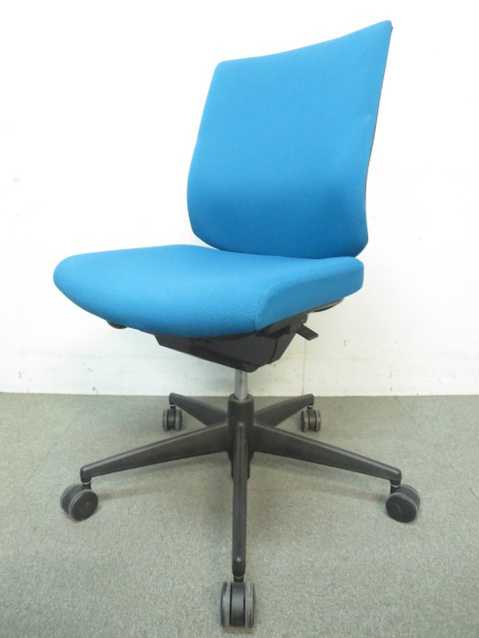 【働きやすく、長時間の着座でも疲れにくい、ハイパフォーマンスモデル！】在宅・テレワークにもオススメ！
                        ウィザード 
                                    中古
            