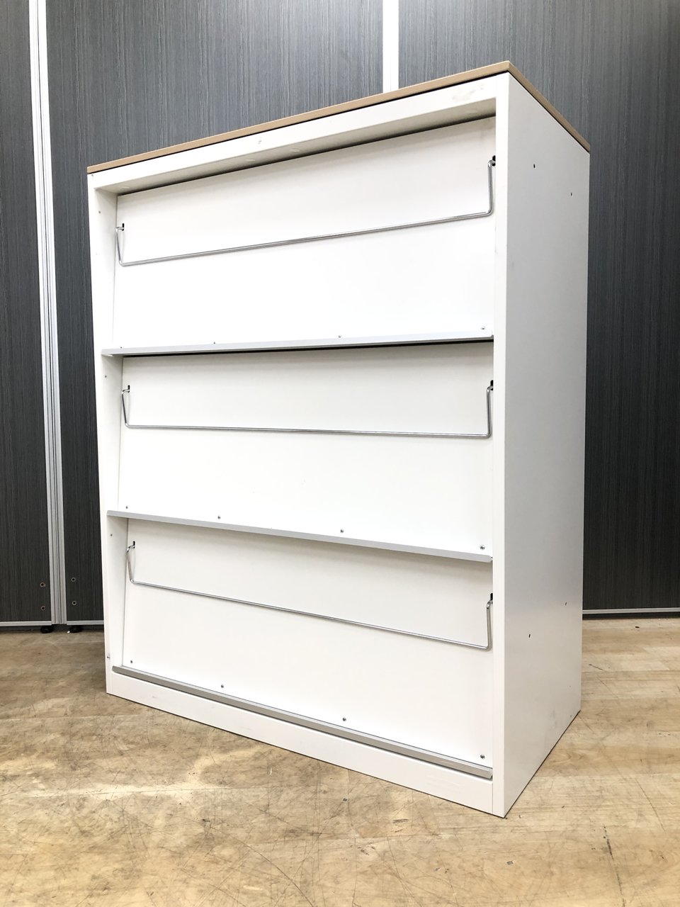 【限定1台】「雑誌架」：フラップ扉タイプ　正面に書面を設置しながら内部に収納ができる優れもの！【中古】【オフィス家具】【東京】【大阪】【愛知】【岐阜】
                        レクトライン 
                                    中古
            