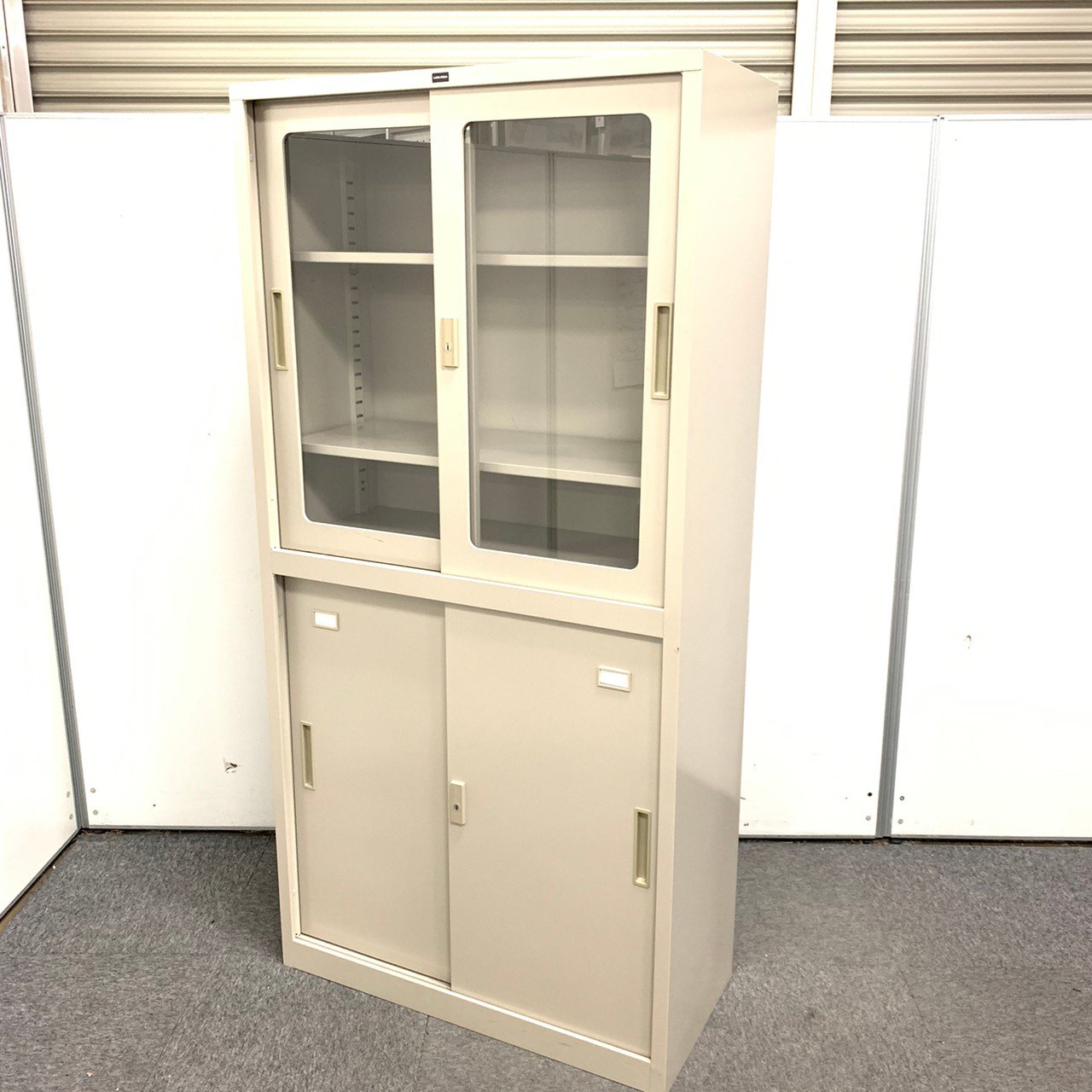 【神戸店限定！】ウチダ製｜ガラス引き違い書庫　ニューグレー　【限定１台！】
                        その他シリーズ
                                    中古
            