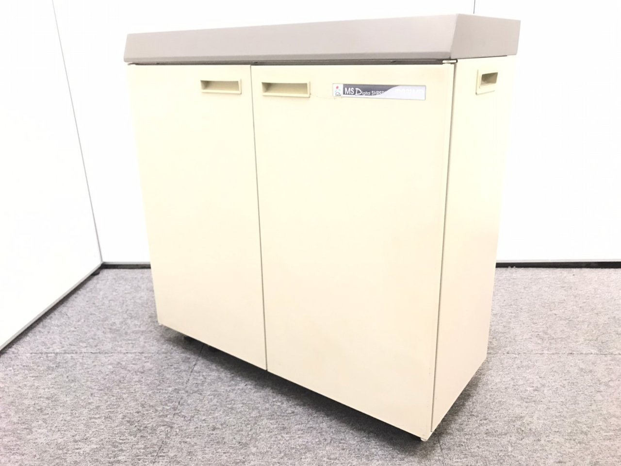 【最大裁断枚数:25枚(新品時)】薄型タイプで限られたスペースでも設置可能！
                        IDシリーズ 
                                    中古
            