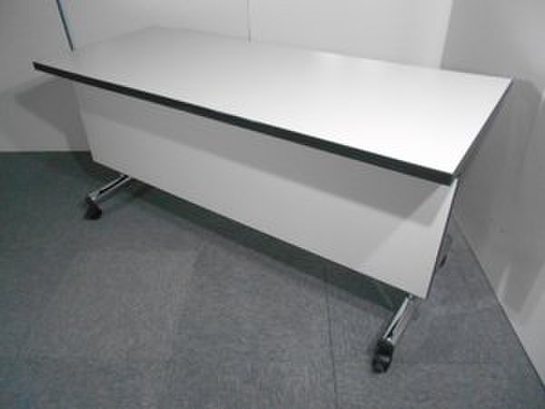 【残り2台の為特価】会議やセミナーにオススメ！ 使わないときは天板を畳んで収納【関西倉庫在庫】
                        KT-80 シリーズ 
                                    中古
            