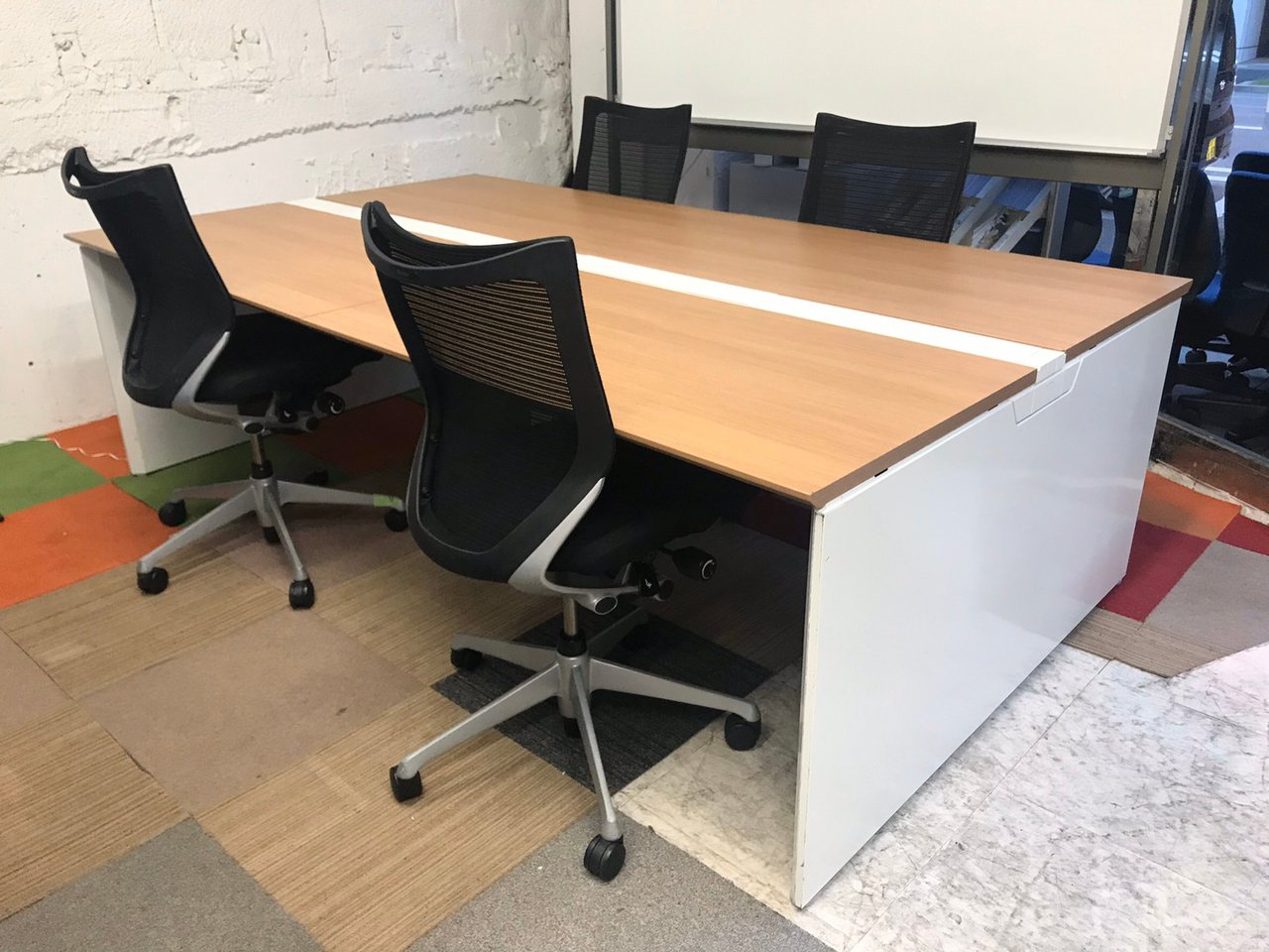 【まるでカフェにいるような感覚】トレンドカラーの新木目フリアドが入荷！！チェアセット品！
                        プロユニットフリーウェイ 
                                    中古
            