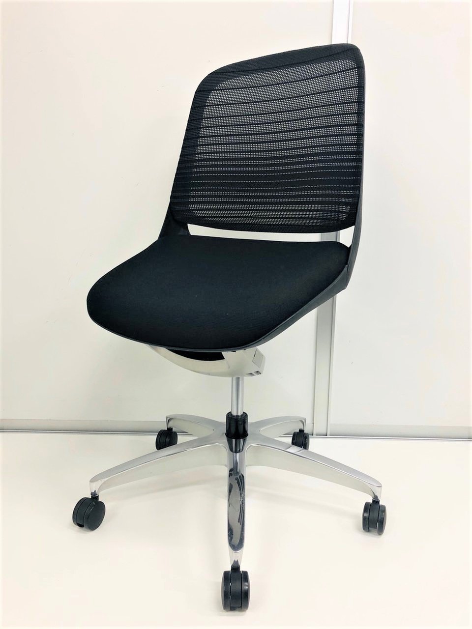 中古】ルーチェ 81L1ZR-FGR1 オカムラ/okamura 肘無ローバック