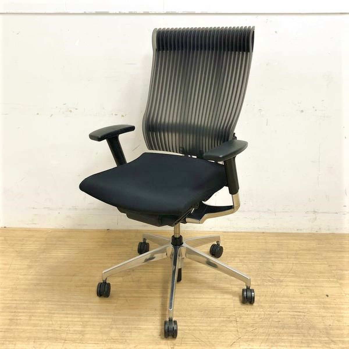 イトーキが誇る高級チェア　エラストマー樹脂採用の快適な座り心地！スピーナ
                        スピーナ（エラストマー） 
                                    中古
            