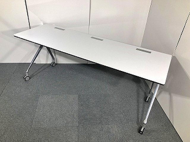 【17台入荷】折りたたみ可能テーブル【関西倉庫在庫】
                        サイドテーブルY 
                                    中古
            