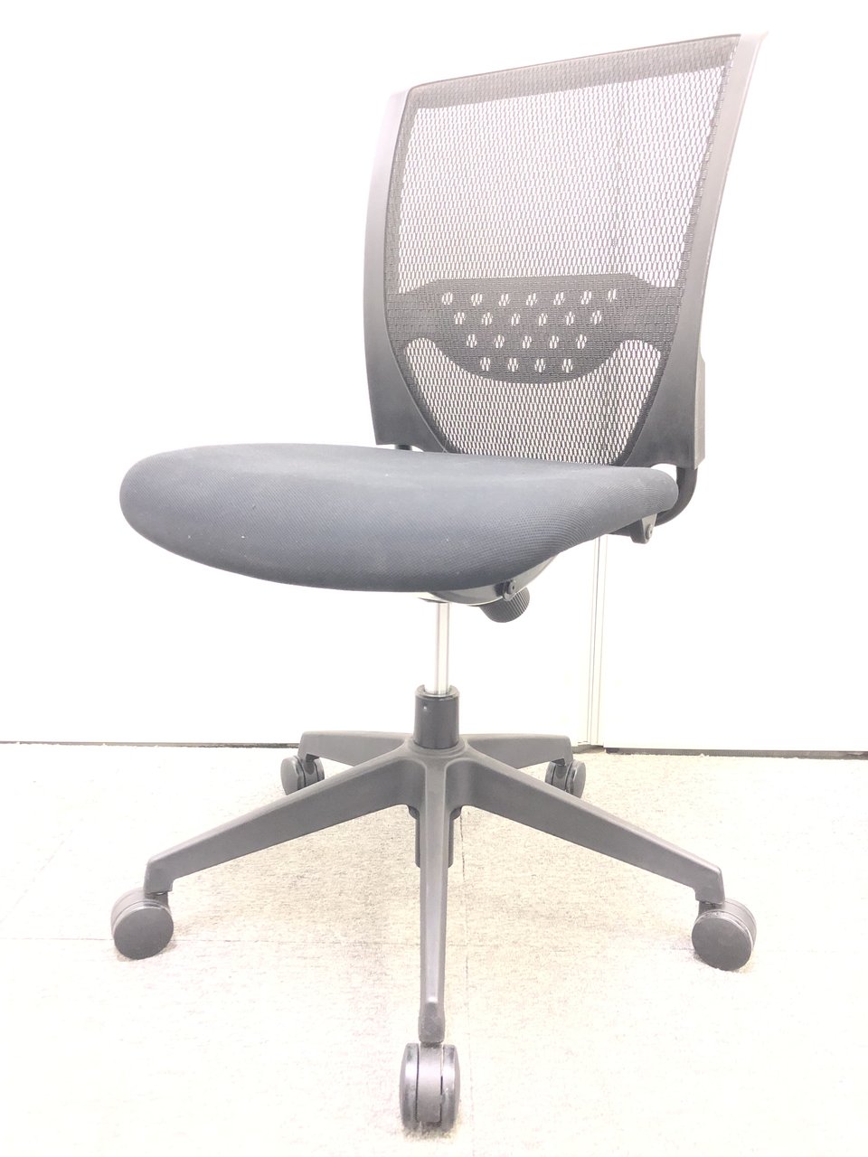 【メッシュ背面】コスパ〇 ミーティングチェアにもおすすめ
                        ルルティモ
                                    中古
            