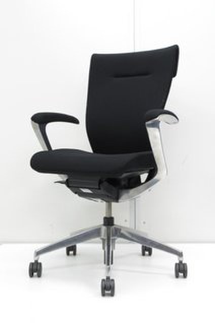 【限定1脚入荷！】スタイリッシュなブラックの高級チェア
                        コセール 
                                    中古
            