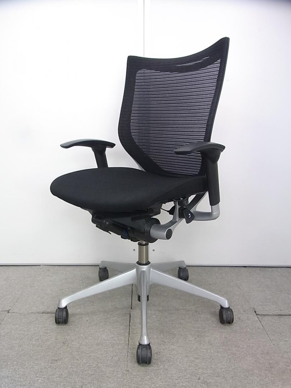 高級チェア☆ オカムラ製｜バロンチェア　メッシュ　肘付き【限定8脚！】
                        バロン 
                                    中古
            