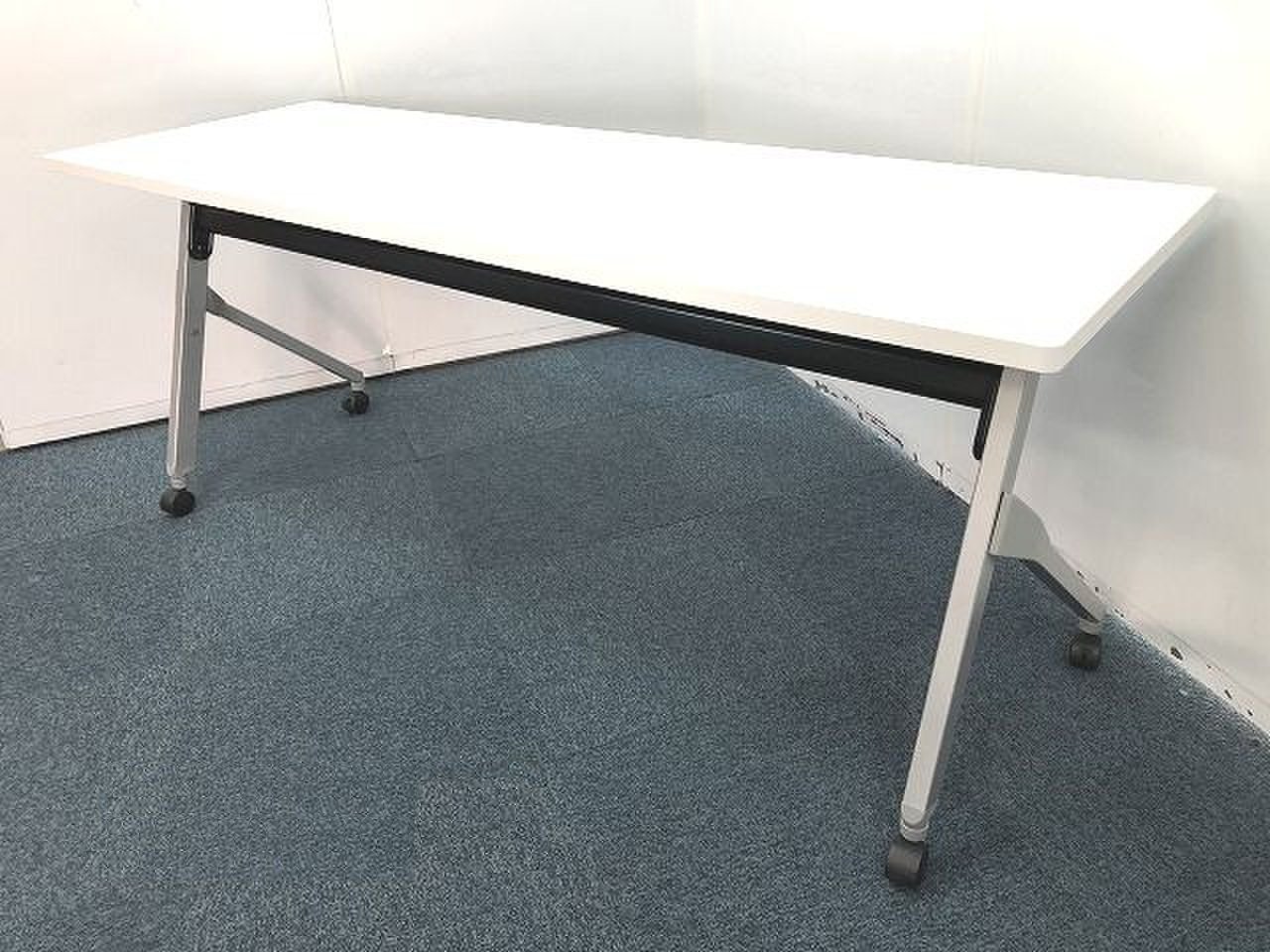 ラスト１台！！【ホワイトカラー人気シリーズスタックテーブルの入荷です！！】■おつとめ品
                        フラプター 
                                    中古
            