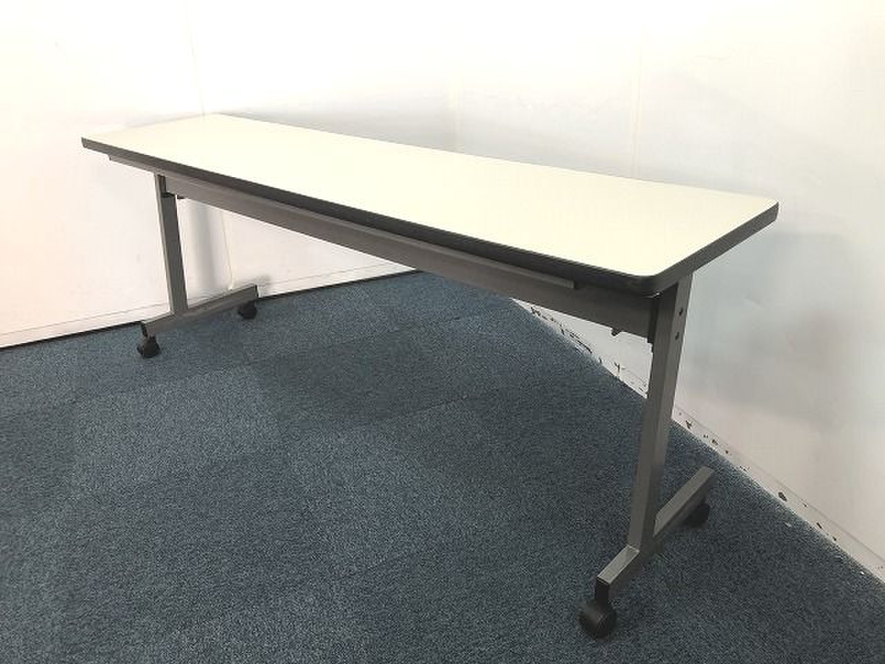 【横幅１８００ｍｍスタックテーブルの入荷です！！】■おつとめ品
                        その他シリーズ
                                    中古
            