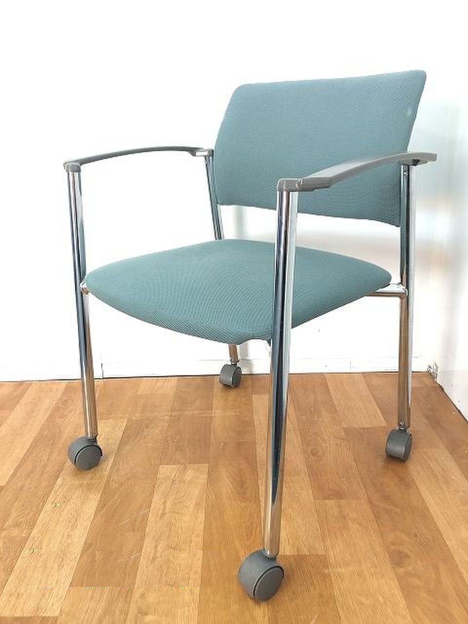 【肘＆キャスター付きスタッキングチェアの入荷です！！】■おつとめ品
                        その他シリーズ
                                    中古
            