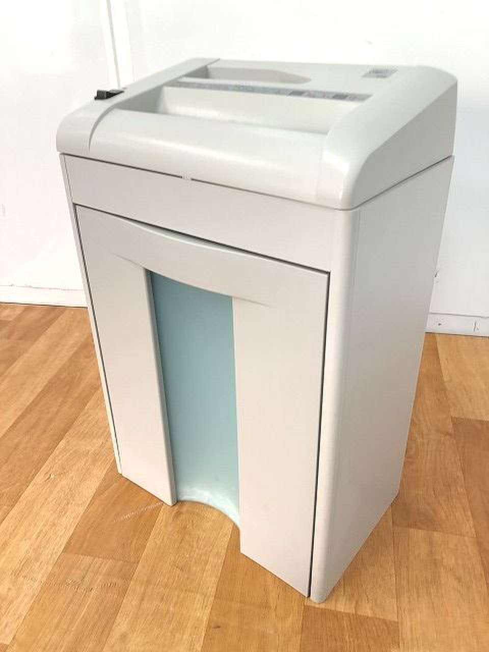 【コンパクトなシュレッダーの入荷です！！】
                        その他シリーズ
                                    中古
            