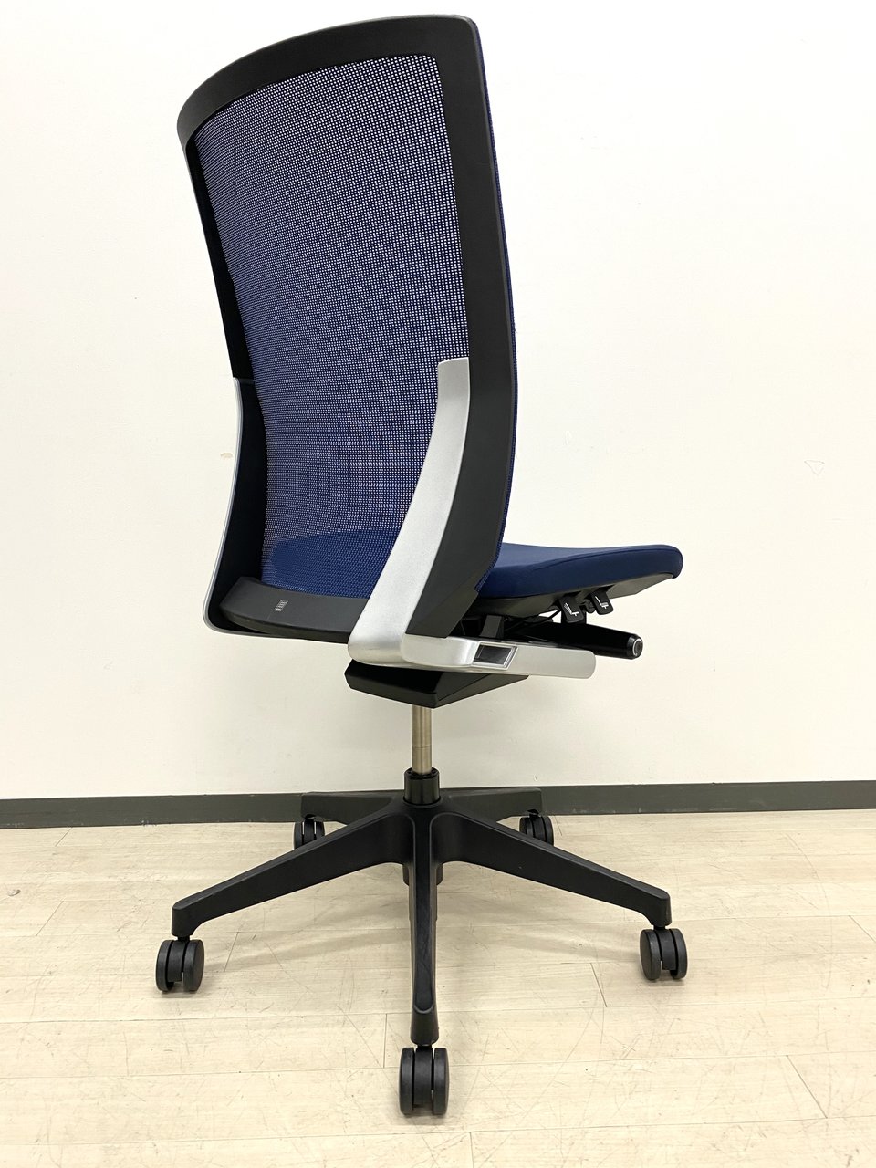 中古】ヴェントチェア KE-837 JB イトーキ/ITOKI 肘無ハイバック
