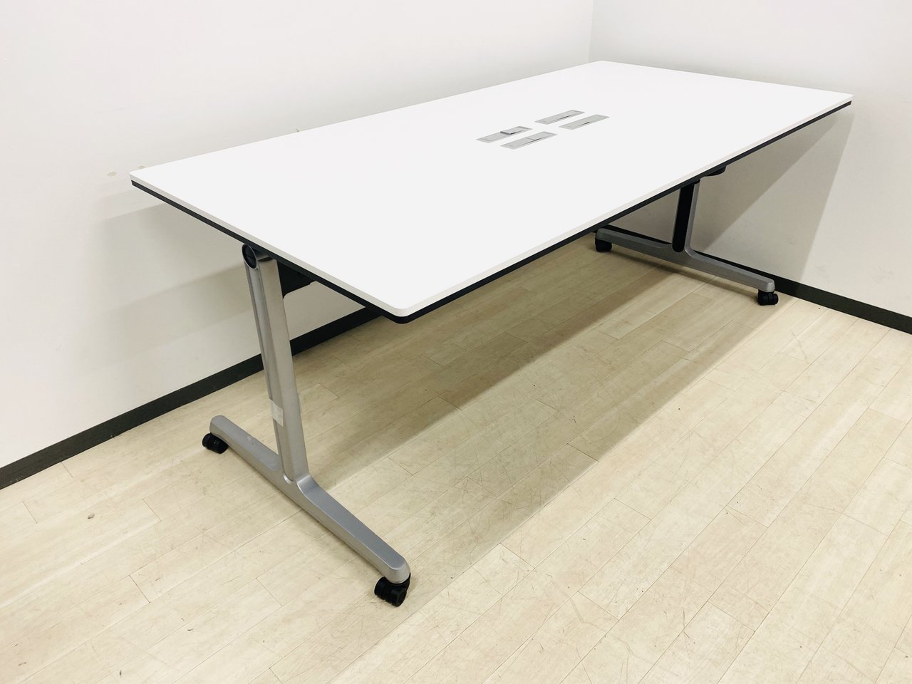 定価18万の人気シリーズ！折り畳みも出来てコンパクトに収納可！
                        インターレイス 
                                    中古
            