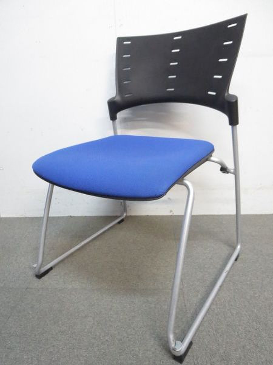 【8脚入荷】キャスターなしタイプで重ねて収納可能！使わない際も場所を取りません！
                        マノス 
                                    中古
            