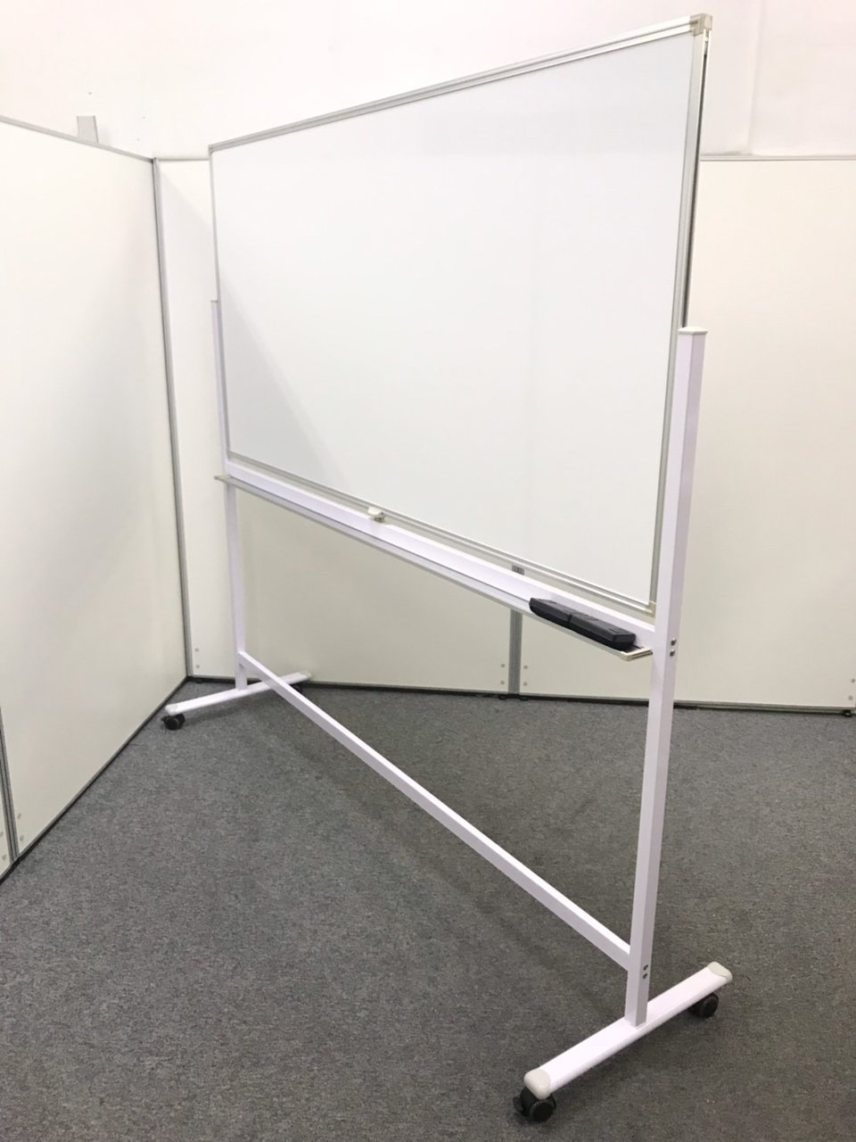 【ロット入荷】脚付き片面ホワイトボードの入荷です！お持ち帰りも可能でございます！
                        その他シリーズ
                                    中古
            