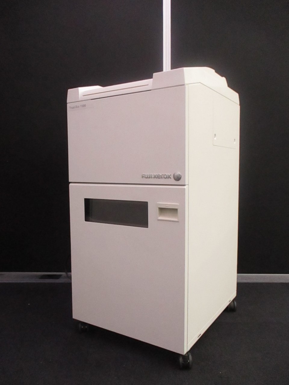 【KS】【定価89万がこの価格】
独自の裁断方式を採用し
エコである
                        Trust-Eco 
                                    中古
            