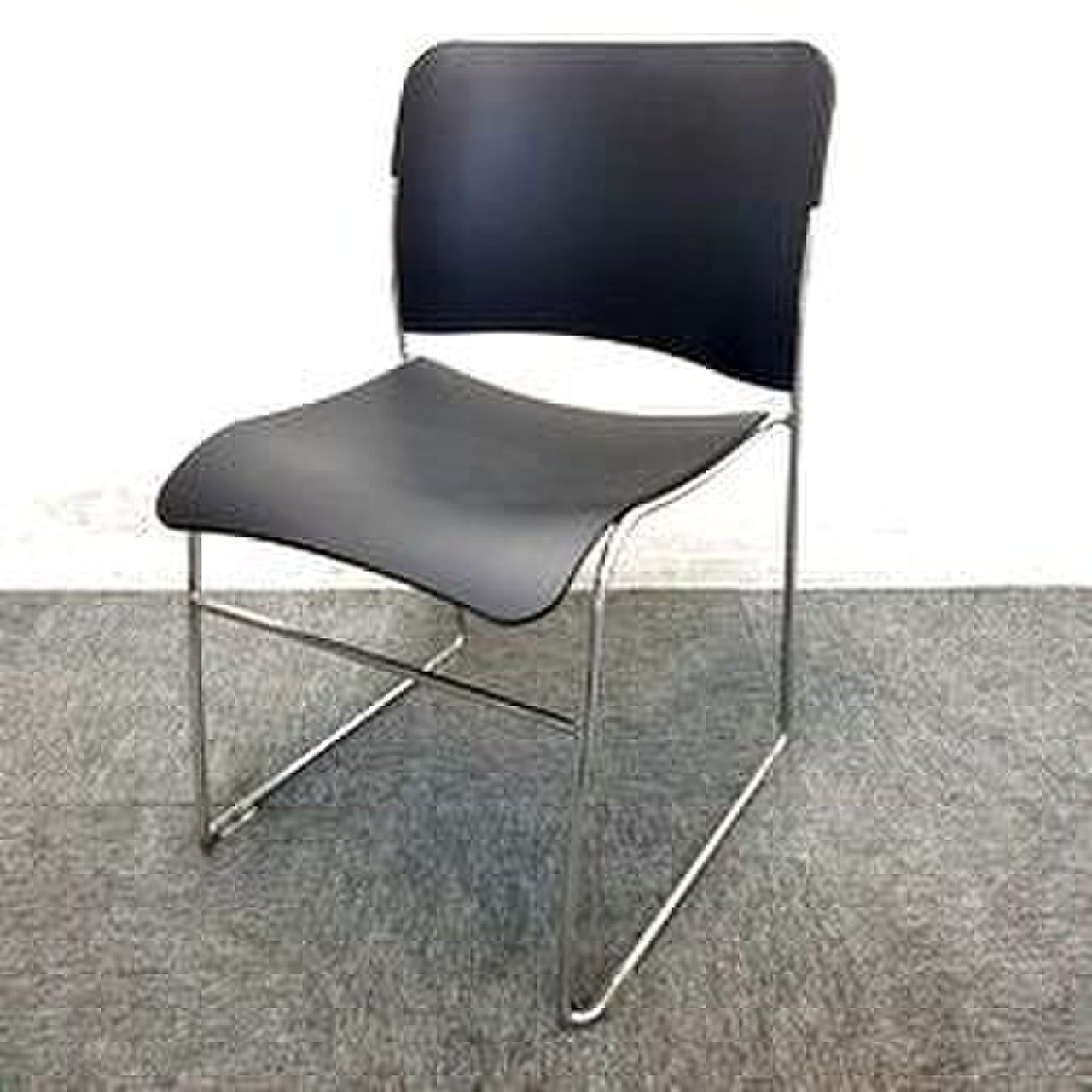 【在庫入れ替え】【お洒落家具入荷！！】シートとフレームが一体感のあるシャープなデザイン！とってもおしゃれなスタッキングチェア☆中古家具　リサイクル
                        ジータ
                                    中古
            