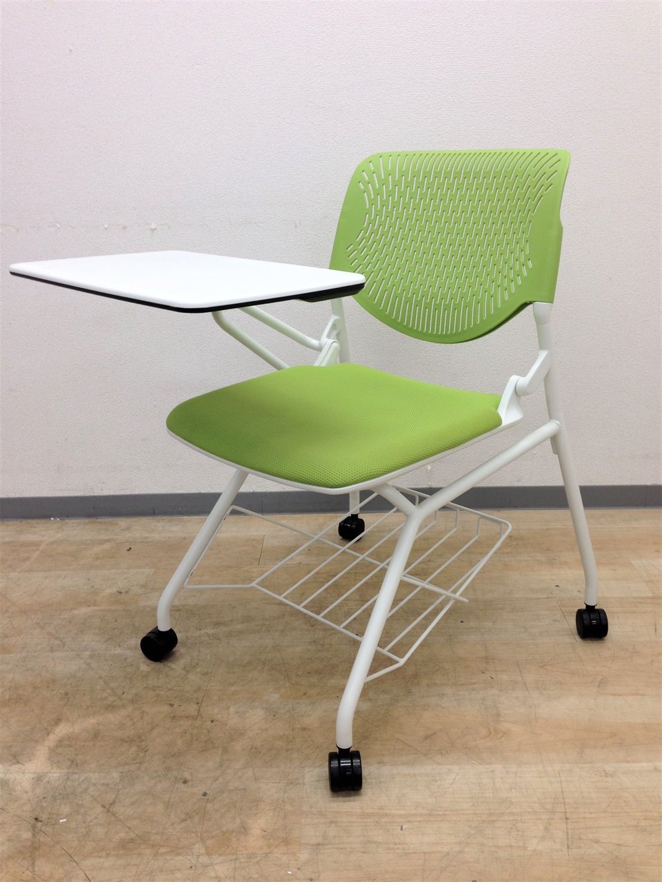 【まとめ買いで配送費無料！】【ビビットカラーで明るくフレッシュ】小テーブル付　収納付き
                        ルナ 
                                    中古
            