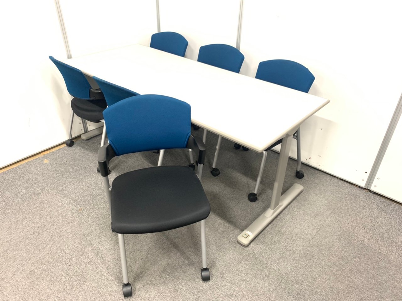 お買い得なデスク・チェアセット！！　【限定１セット】
                        8194シリーズ 
                                    中古
            