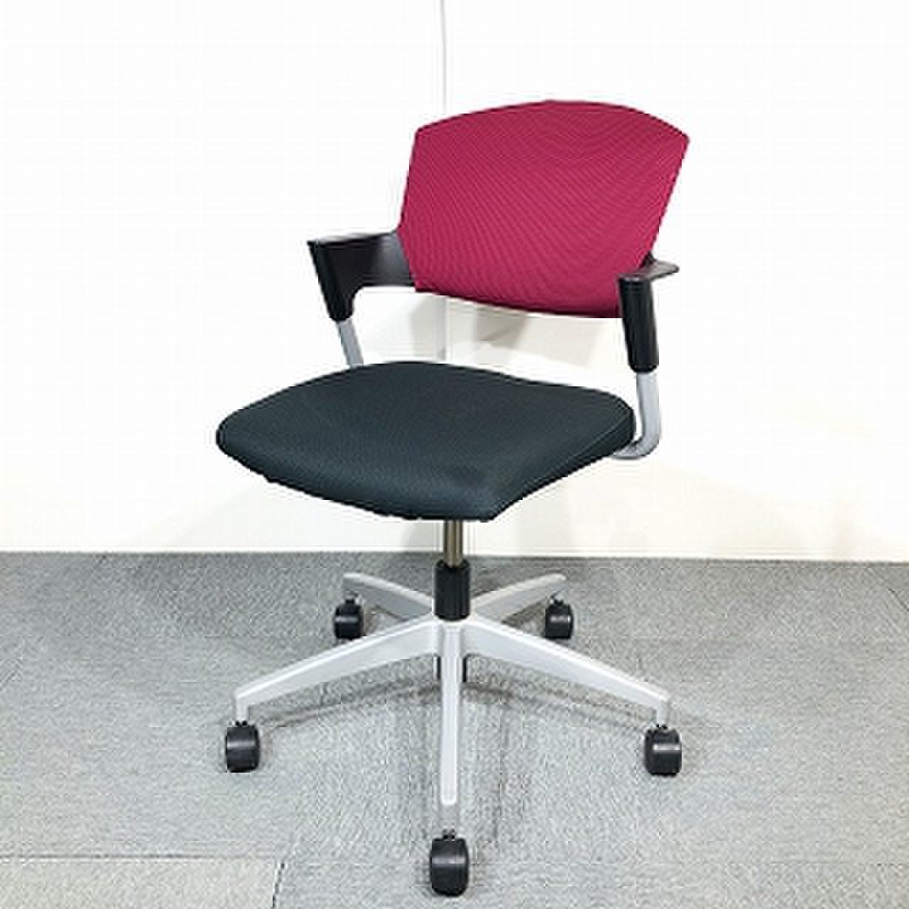 【ロット入荷】コクヨ製品のプロッティチェアの入荷です！パープルカラーと珍しい商品です！【関西倉庫在庫】
                        プロッティ（キャスター付） 
                                    中古
            