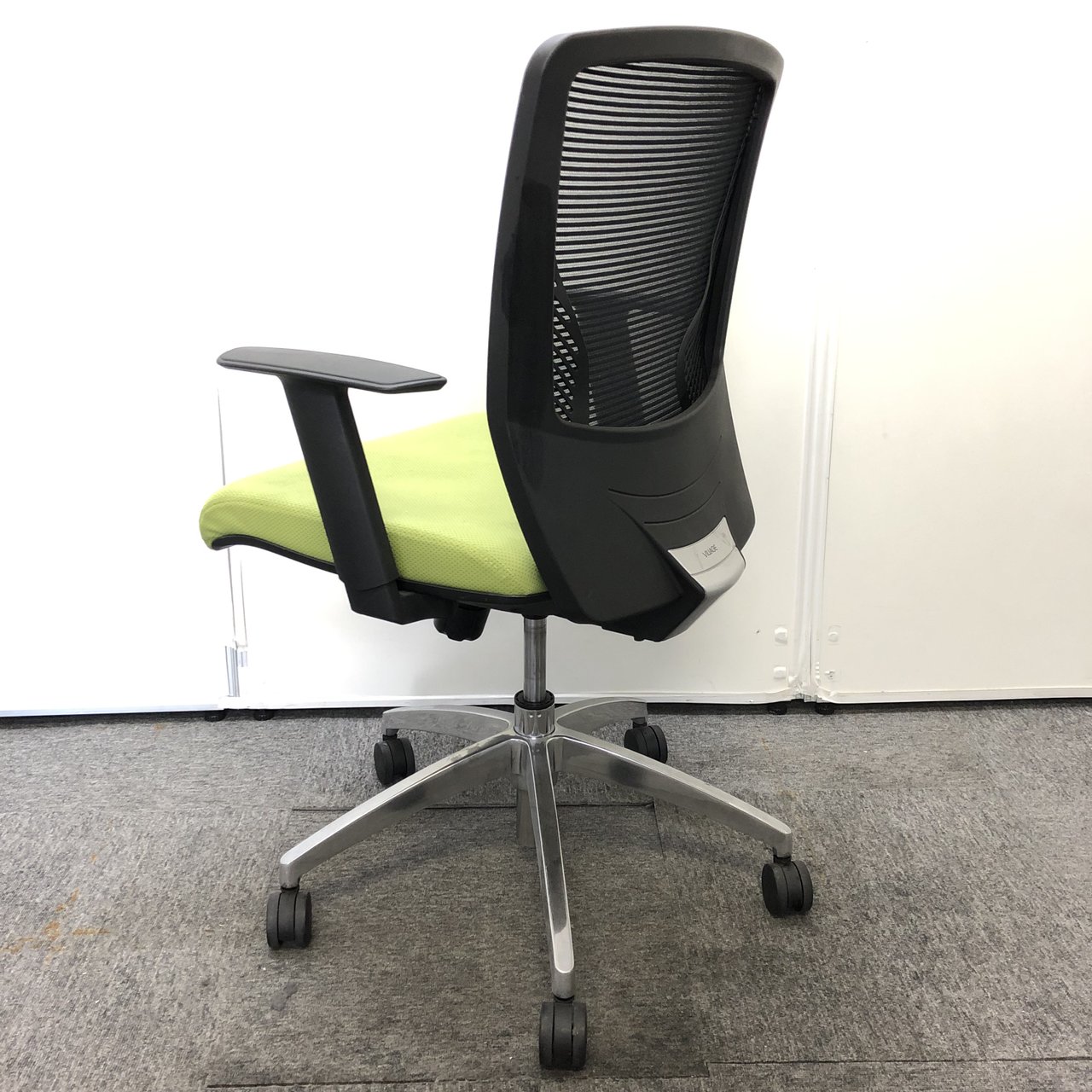 niwakaページ★オカムラ★ビラージュチェア★肘付★ブラック★ オカムラ（okamura） ヴィラージュチェア(Village-chair) 一覧