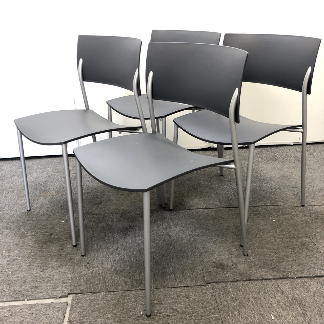 【２セット限定」スタッキングチェアセット
                        その他シリーズ
                                    中古
            