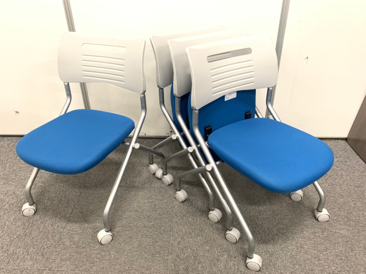 お買い得な４脚セット販売！！井上金庫製｜ネスティングチェア 　ブルー　【限定２セット】
                        MSCシリーズ(エムエススィー)
                                    中古
            