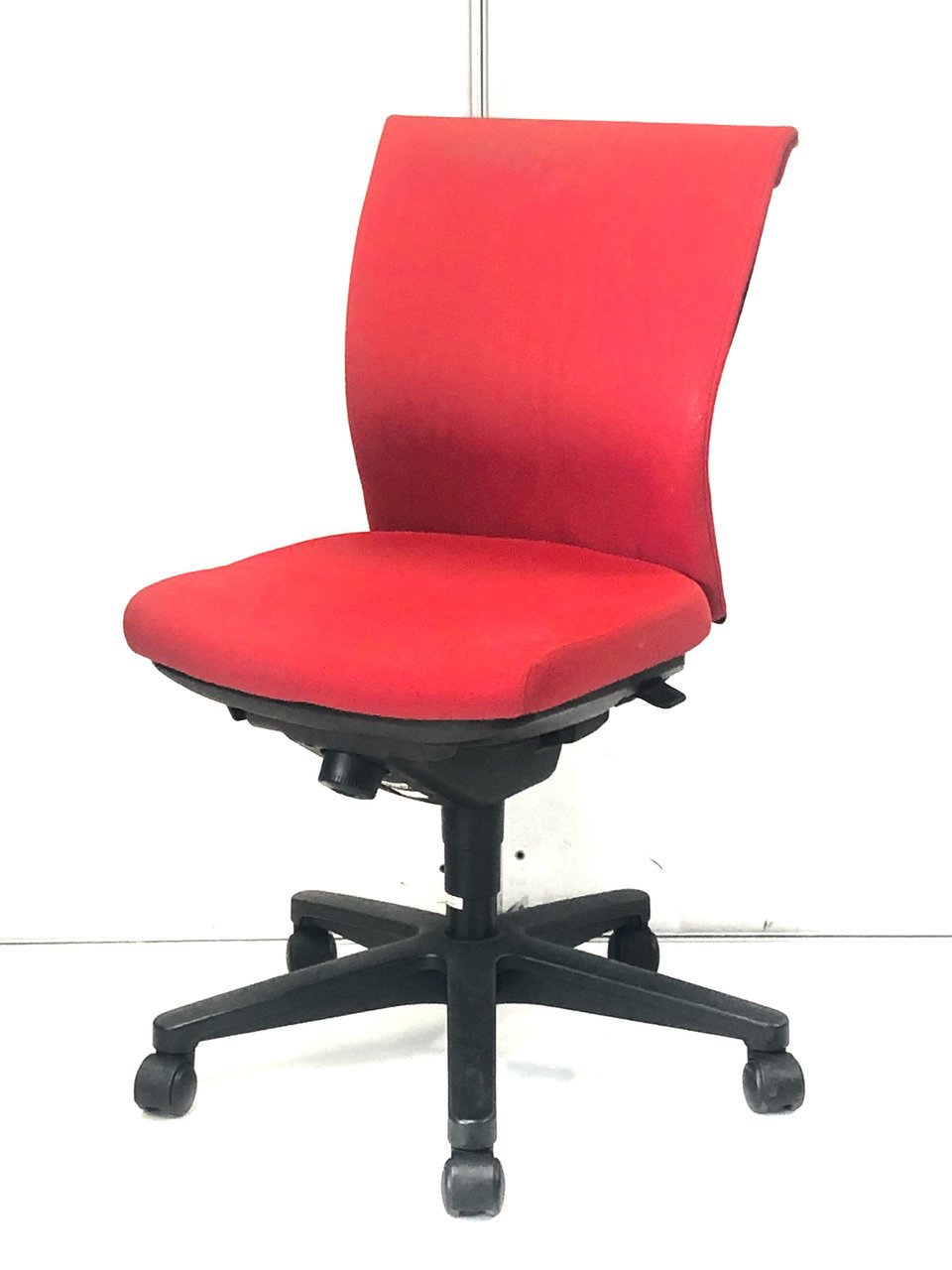 在庫入れ替えセール！レッド＆ブラックのツートンカラー！！　コクヨ製｜トレンザチェア　【限定２脚入荷！】
                        トレンザ 
                                    中古
            