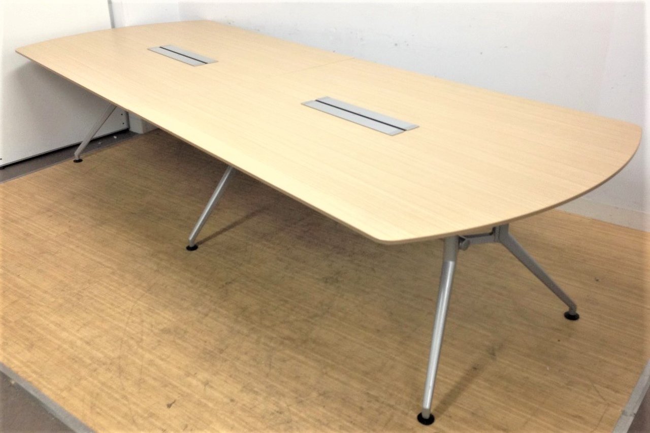 【モダンなデザイン！】■イトーキ製　大型会議用テーブル（W3200×D1200mm）ナチュラル　両アール型　120°脚
                        DDD 
                                    中古
            