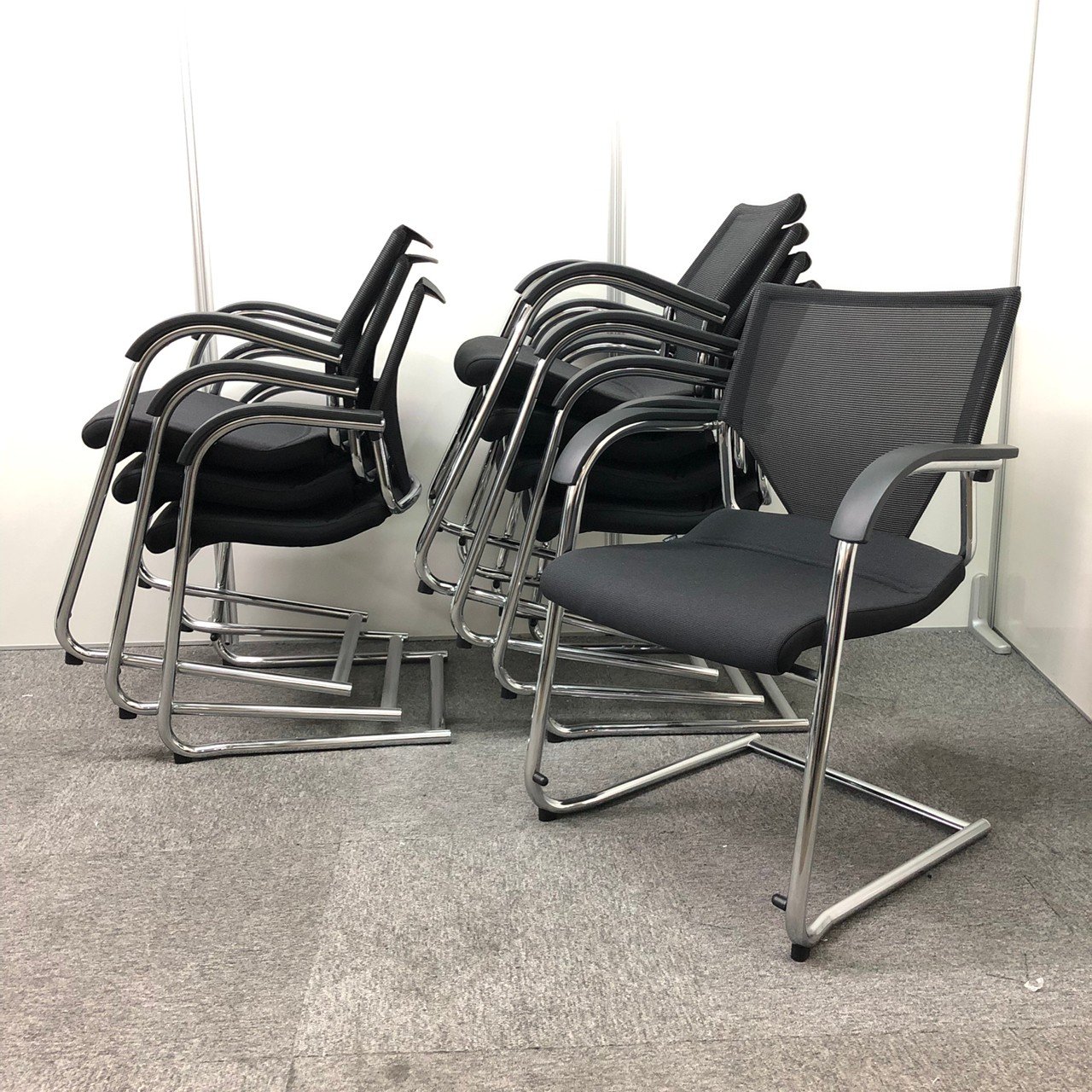 【8脚セット商品！！圧迫感のない座り心地を提供してくれるチェア！】特別価格！！海外トップメーカー　コスパ抜群の高級チェア
                        モダス 
                                    中古
            