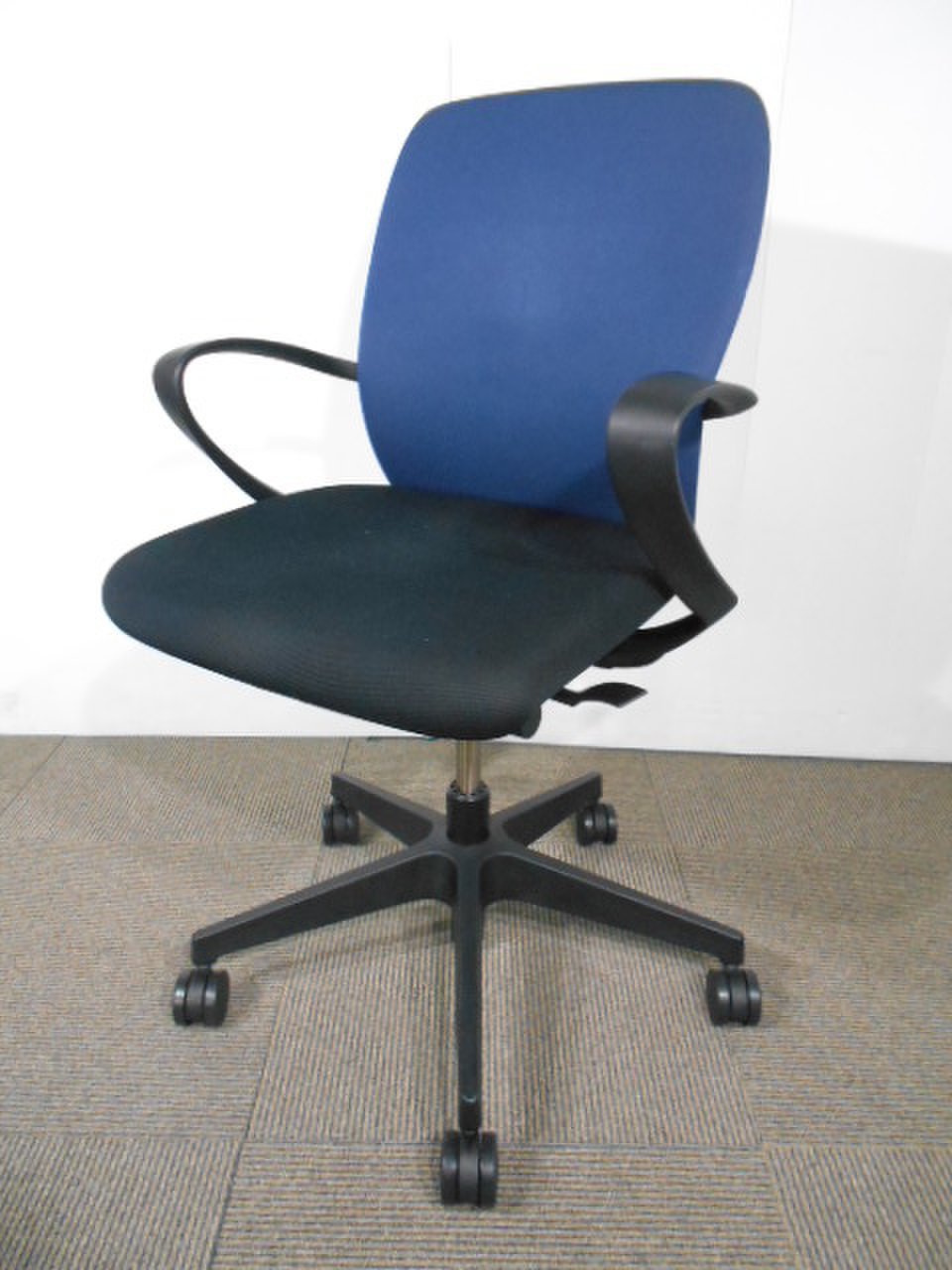 【４脚入荷】
                        フルゴ 
                                    中古
            