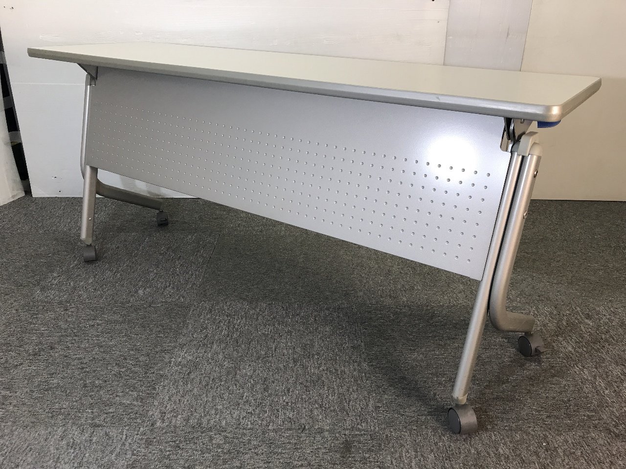 【KS】【8台揃います！】コンパクトなキャスター付きテーブル入荷！■内田洋行■SP型【在庫入替3】
                        SP型
                                    中古
            