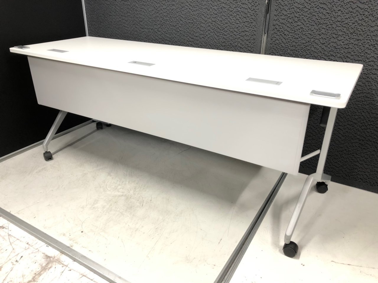 【セミナースペースや自習室に！】人気のフラップテーブル！【RP】
                        リーフライン 
                                    中古
            