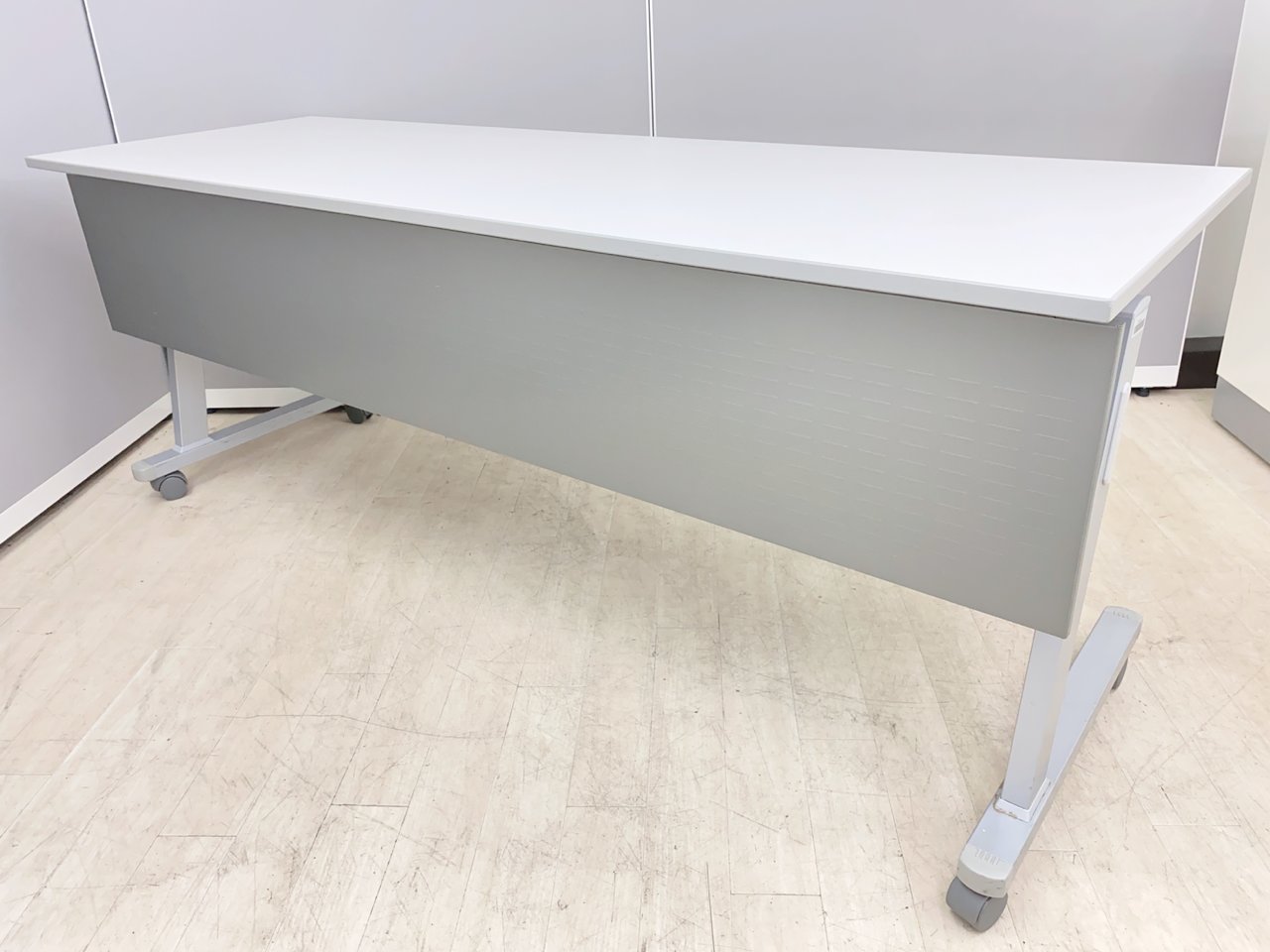 【残り1台】早い者勝ち価格！内田洋行状態良好テーブル
                        その他シリーズ
                                    中古
            