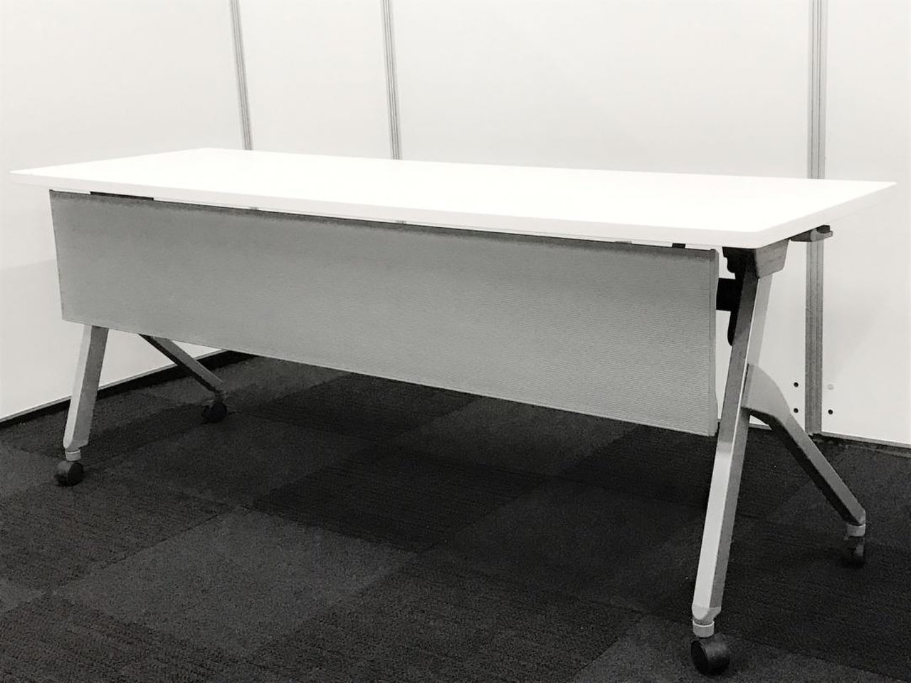 会議室にもおすすめ！人気のスタックテーブルが入荷！
                        その他シリーズ
                                    中古
            