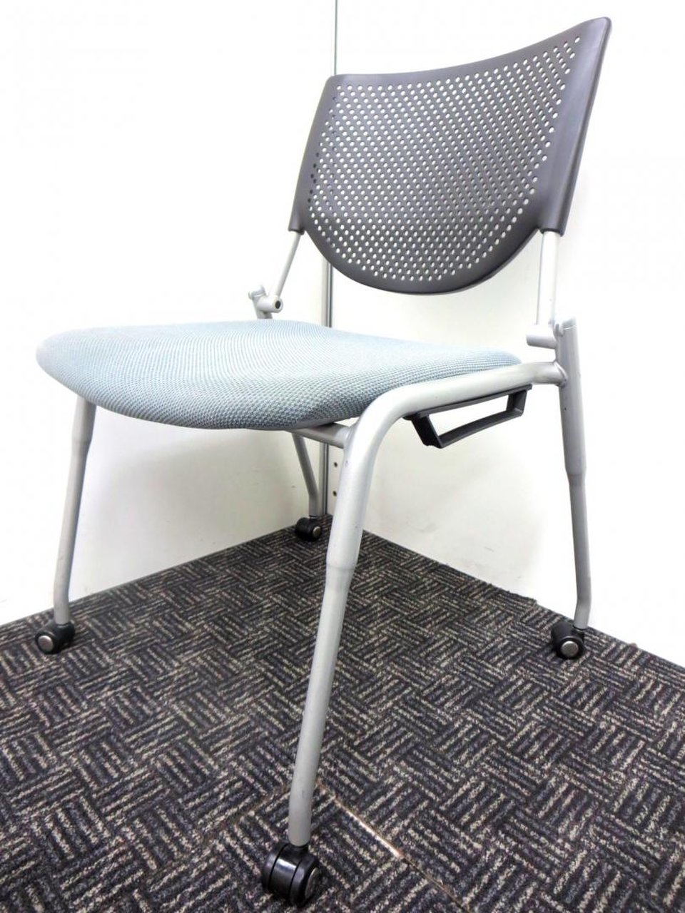 【在庫入替特価】定番のスタックチェア！　オカムラ　プロスタック　グレー【J】【12】【RP】
                        プロスタック 
                                    中古
            