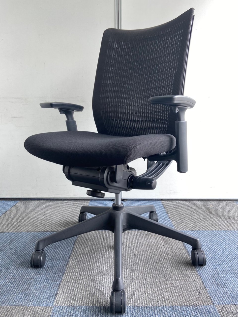 肘パッドに欠けあり【シンプルな操作！】ゆったり座れるハイバック仕様！
                        ヴィスコンテ 
                                    中古
            