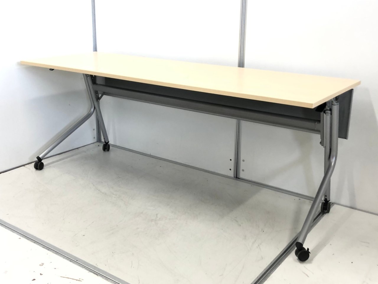 【大量入荷！】おしゃれな折り畳みテーブルが驚異の18台入荷！！
                        ネスティア 
                                    中古
            