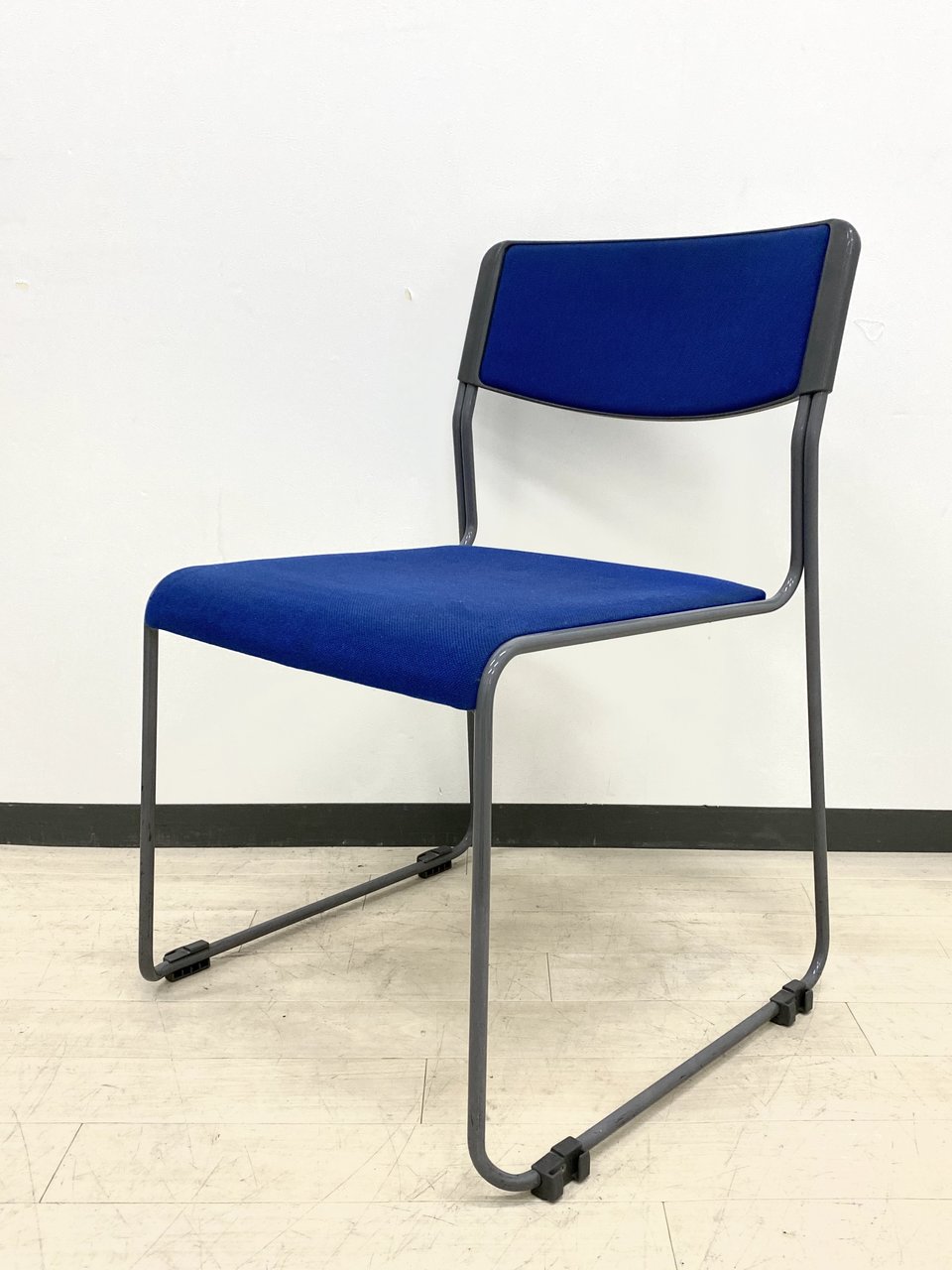 ブルーのスタッキングチェア！！ミーティング用チェアとしてオススメ！！
                        その他シリーズ
                                    中古
            
