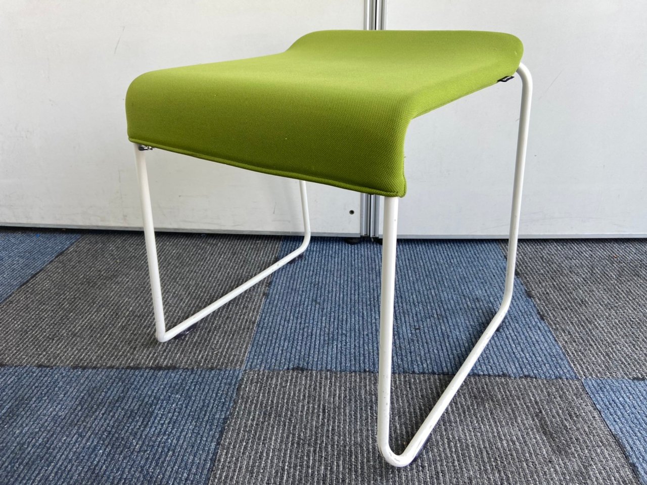 【珍しい商品が入荷しました】重ねられるスツールです！
                        テイル 
                                    中古
            