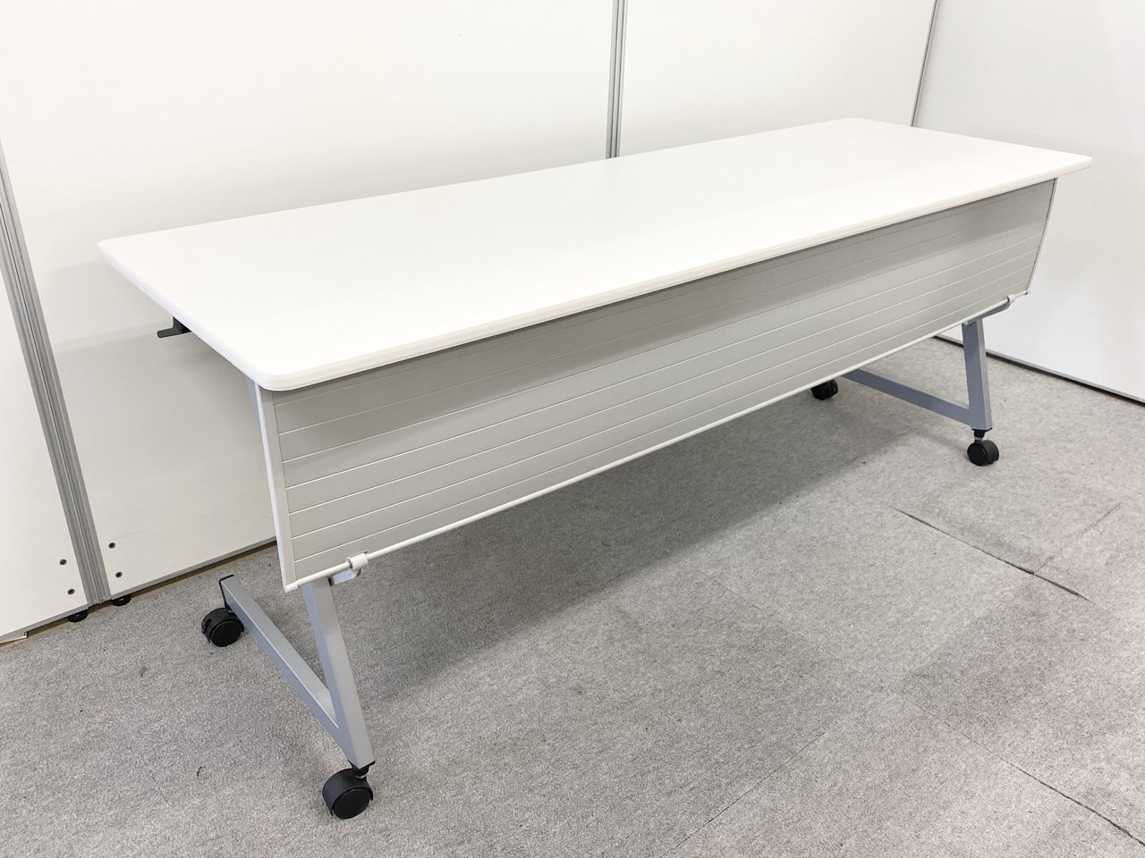 【ミーティング、セミナーなどにおすすめ！イトーキ/サイドスタックテーブル【HXシリーズ】
                        HXシリーズ 
                                    中古
            