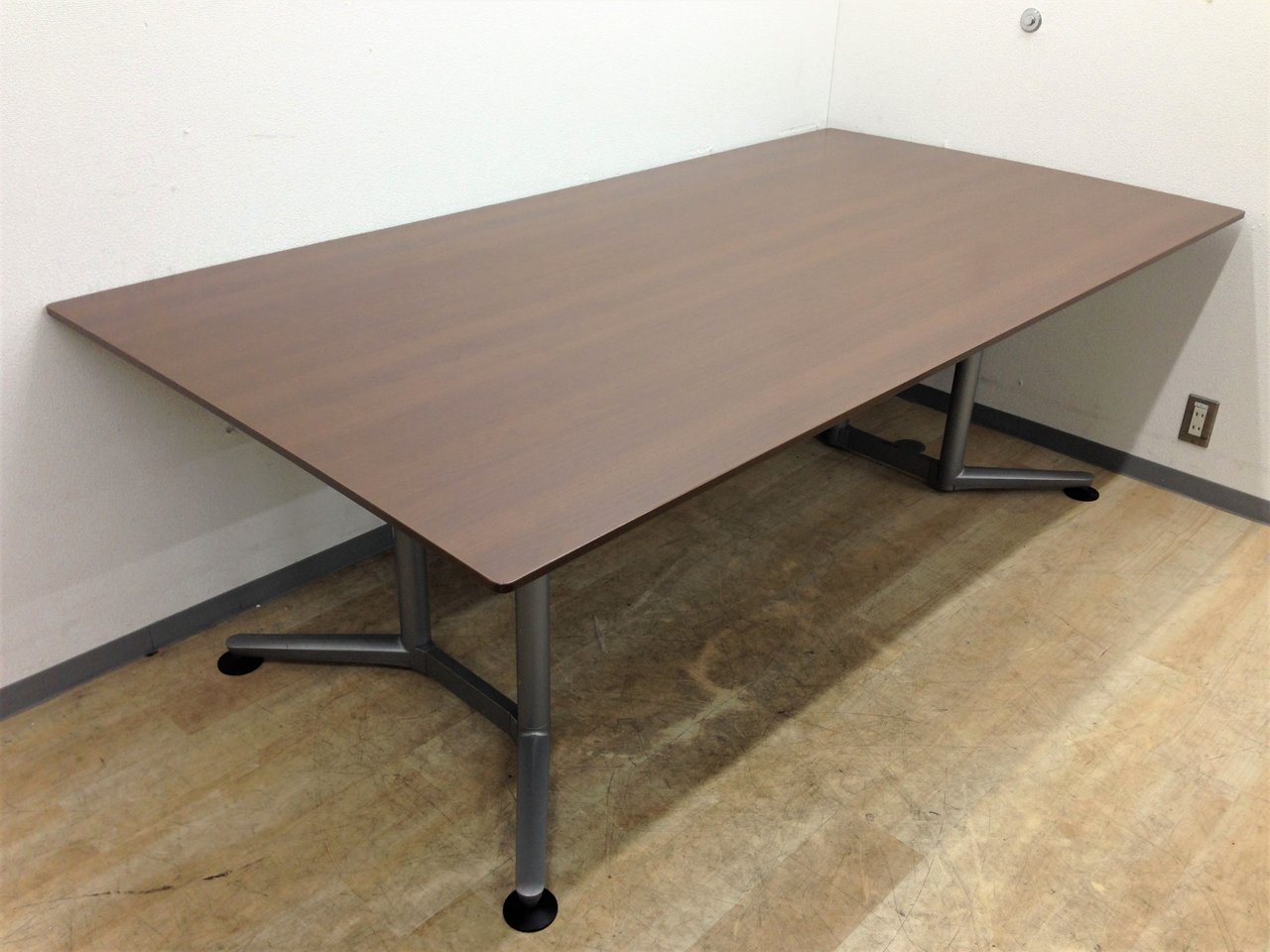 オカムラ製　ラティオシリーズ　ネオウッドダーク色
                        ラティオ 
                                    中古
            