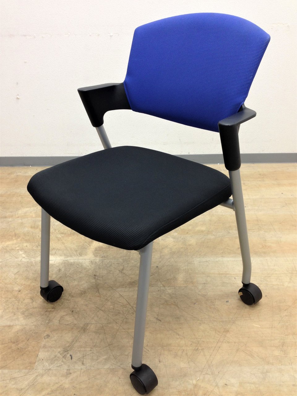 【定番会議チェア】コクヨ製　プロッティ　キャスター付きで移動もラクラク【中古】【オフィス家具】【東京】【大阪】【愛知】【岐阜】
                        プロッティ（キャスター付） 
                                    中古
            