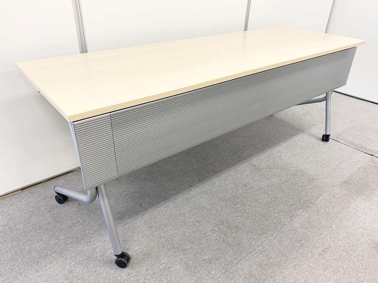 【セミナー、会議などにおすすめ！】オカムラ/サイドスタックテーブル/ナチュラル【在庫一掃セール品】【S】
                        その他シリーズ
                                    中古
            