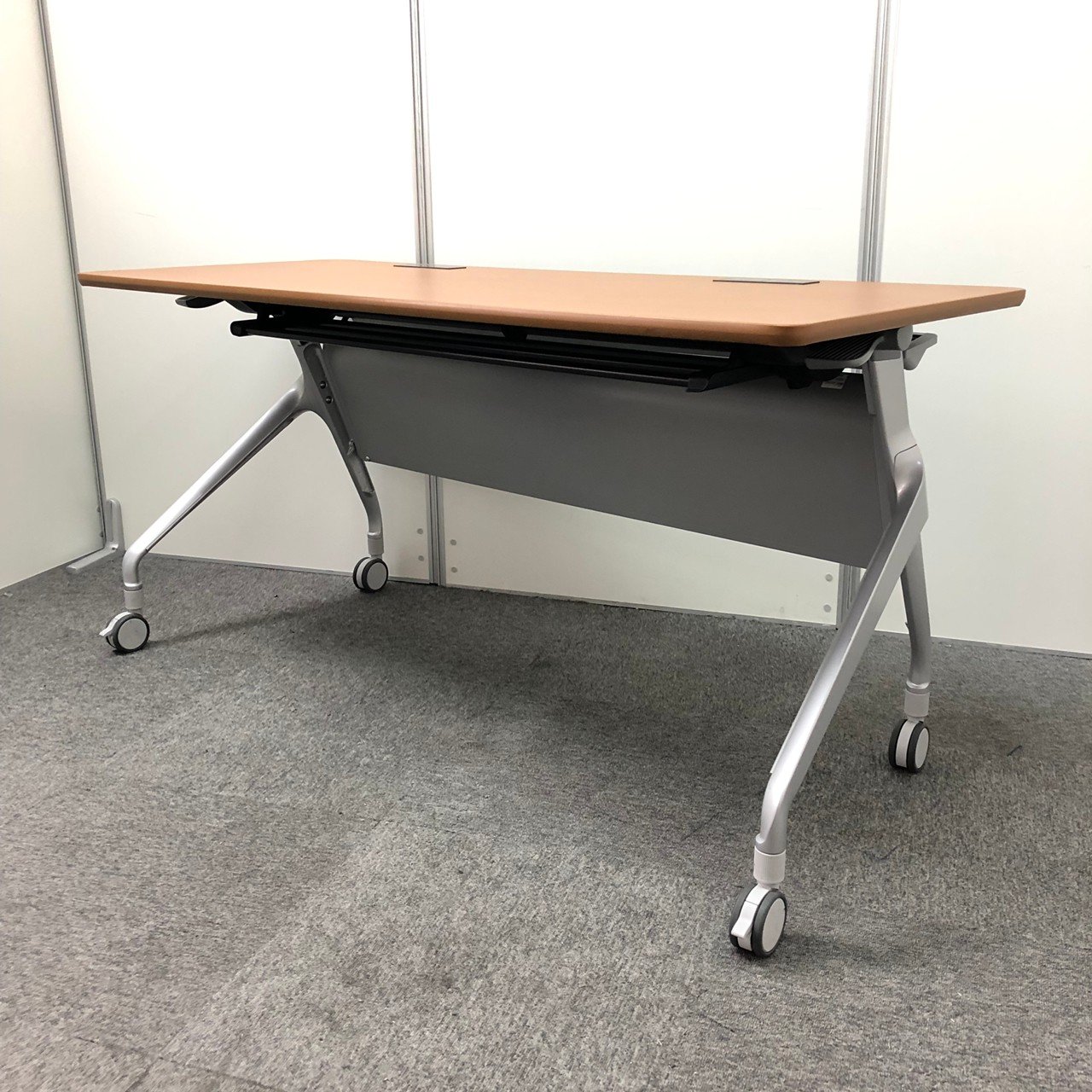 【膜板付きで使いやすい】会議室・セミナーにおすすめ！
                        エピファイ 
                                    中古
            