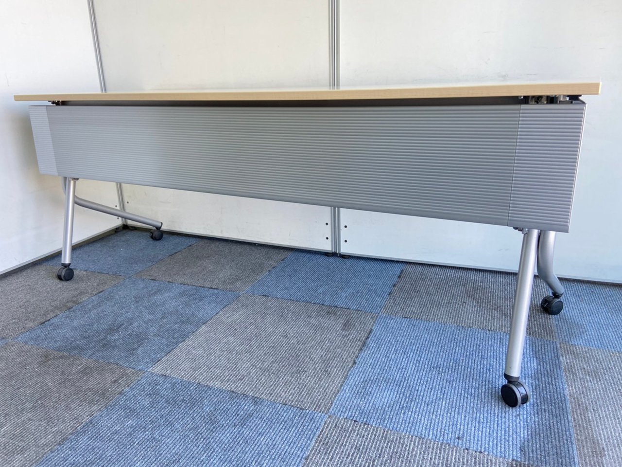 【セミナー・会議室におすすめ】折りたためるテーブル！
                        ネスティア 
                                    中古
            