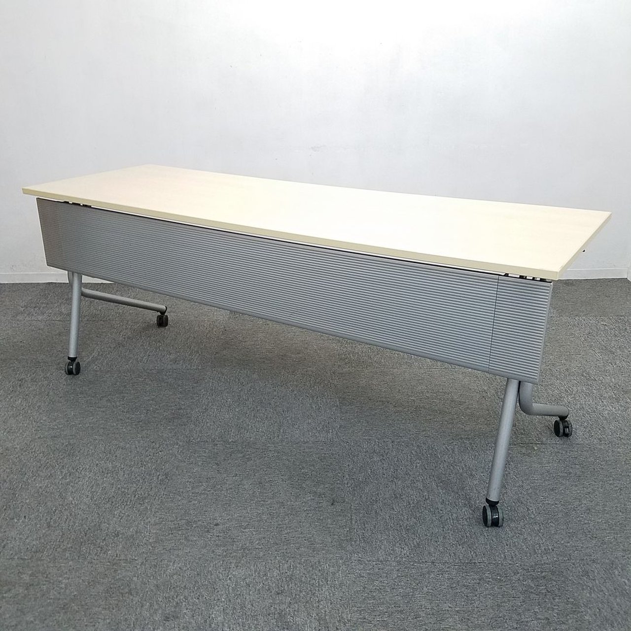 【55台入荷】大量入荷！セミナー会場や塾を経営しているお客様必見！中古　テーブル　セミナー　会議　学習塾　テレワーク
                        ネスティア 
                                    中古
            