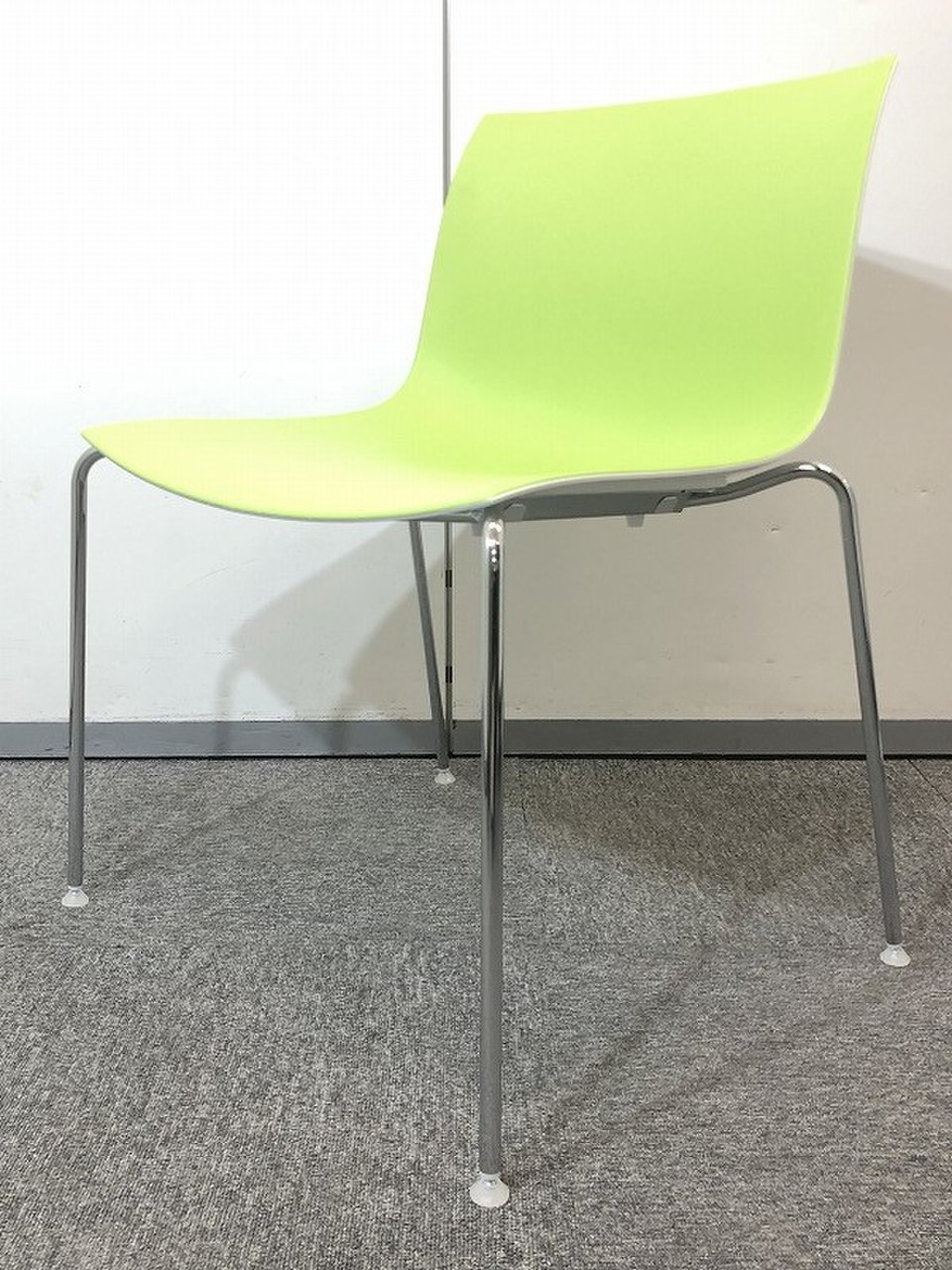 【デザインが目を引き】イタリアのデザイナーズ家具　N在庫
                        カティファ46 
                                    中古
            