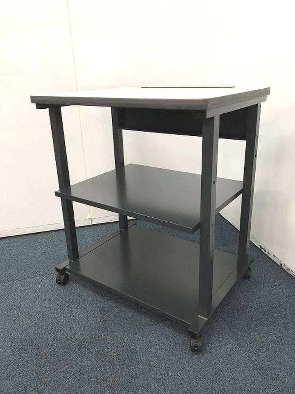 注目商品！！【プリンターやプロジェクター台にバツグン！！】
                        その他シリーズ
                                    中古
            